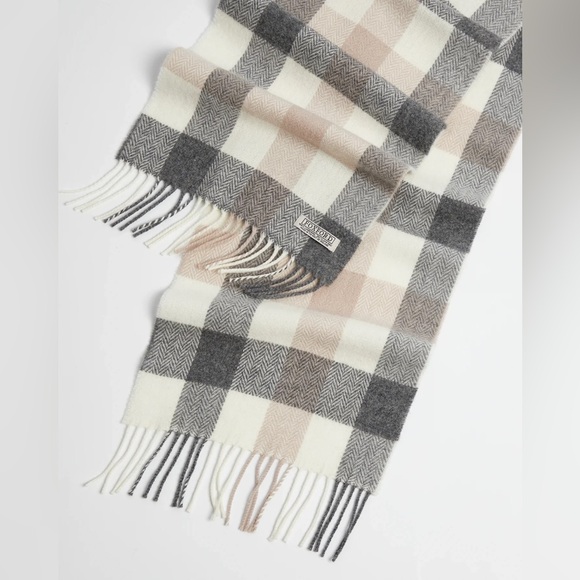 NEW Foxford Irish Lambswool Classic Check Print Light Rose Grey Cream Warm Scarf - Picture 4 of 6